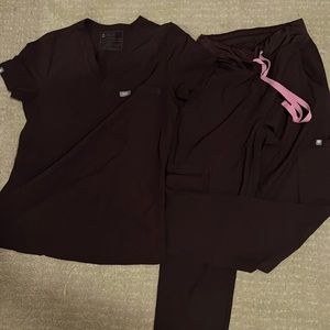 FIGS Fionlite scrubs set!